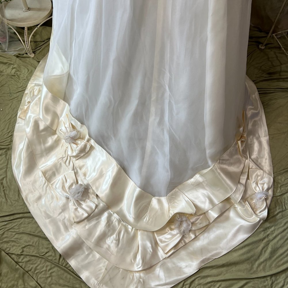 Vintage📌 Strapless Unique Tailored Wedding Gown with Long Train - Picture 8 of 16